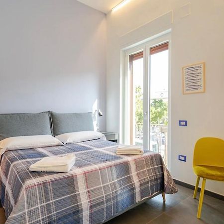 B&B Un Passo Dal Treno Piazza Vittorio Veneto 36-Salerno Station Exterior foto