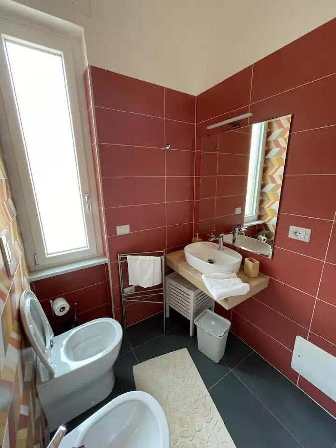 B&B Un Passo Dal Treno Piazza Vittorio Veneto 36-Salerno Station Exterior foto